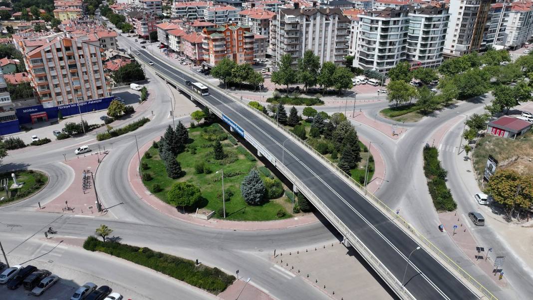 Konya'da Uluyayla ve Altıyol üst geçitleri kaymak gibi oldu 7